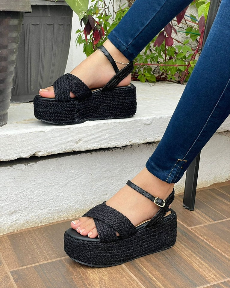 gid://shopify/MediaImage/24532739260510